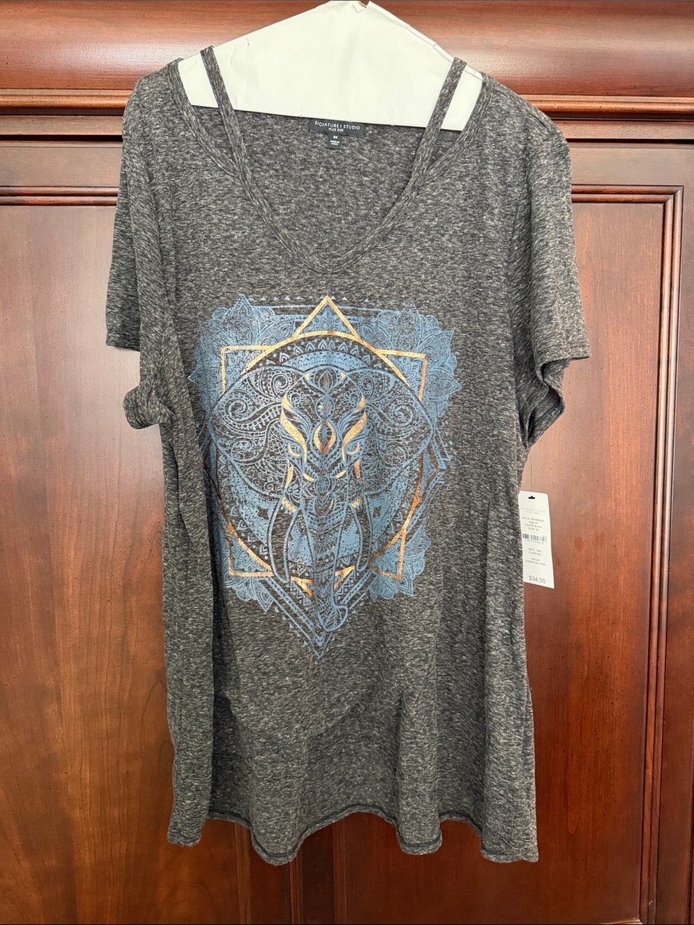 Universal Thread Gray V-Neck Tee with Blue & Gold Elephant Graphic